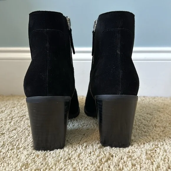 Lisa Vicky Black Genuine Suede Sunny-V Pointed Toe Block Heel Booties Sz 7.5 - Picture 3 of 8
